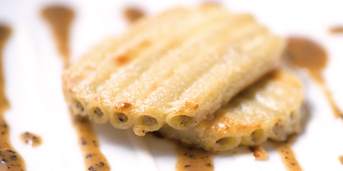 Macaroni Stuffed with Black Truffle and Foie Gras<br/>黑松露鴨肝釀通粉
